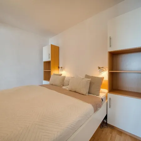 - Haus H, App 0h1110 דירה הייליגנהאפן