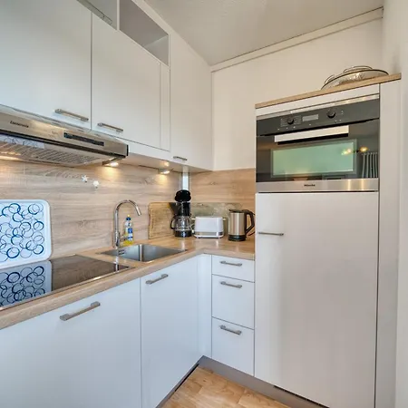 - Haus H, App 0h1110 *