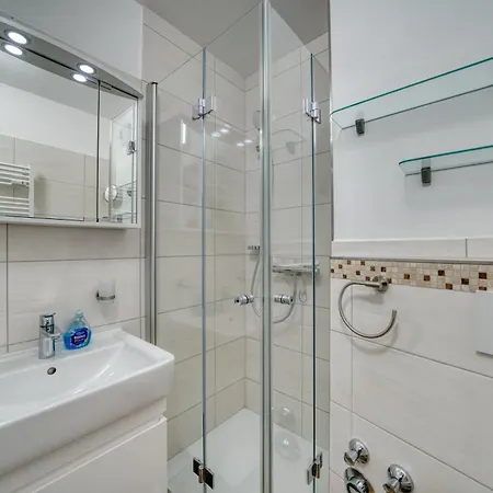 - Haus H, App 0h1110 דירה