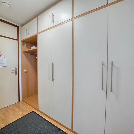 - Haus H, App 0h1110 *